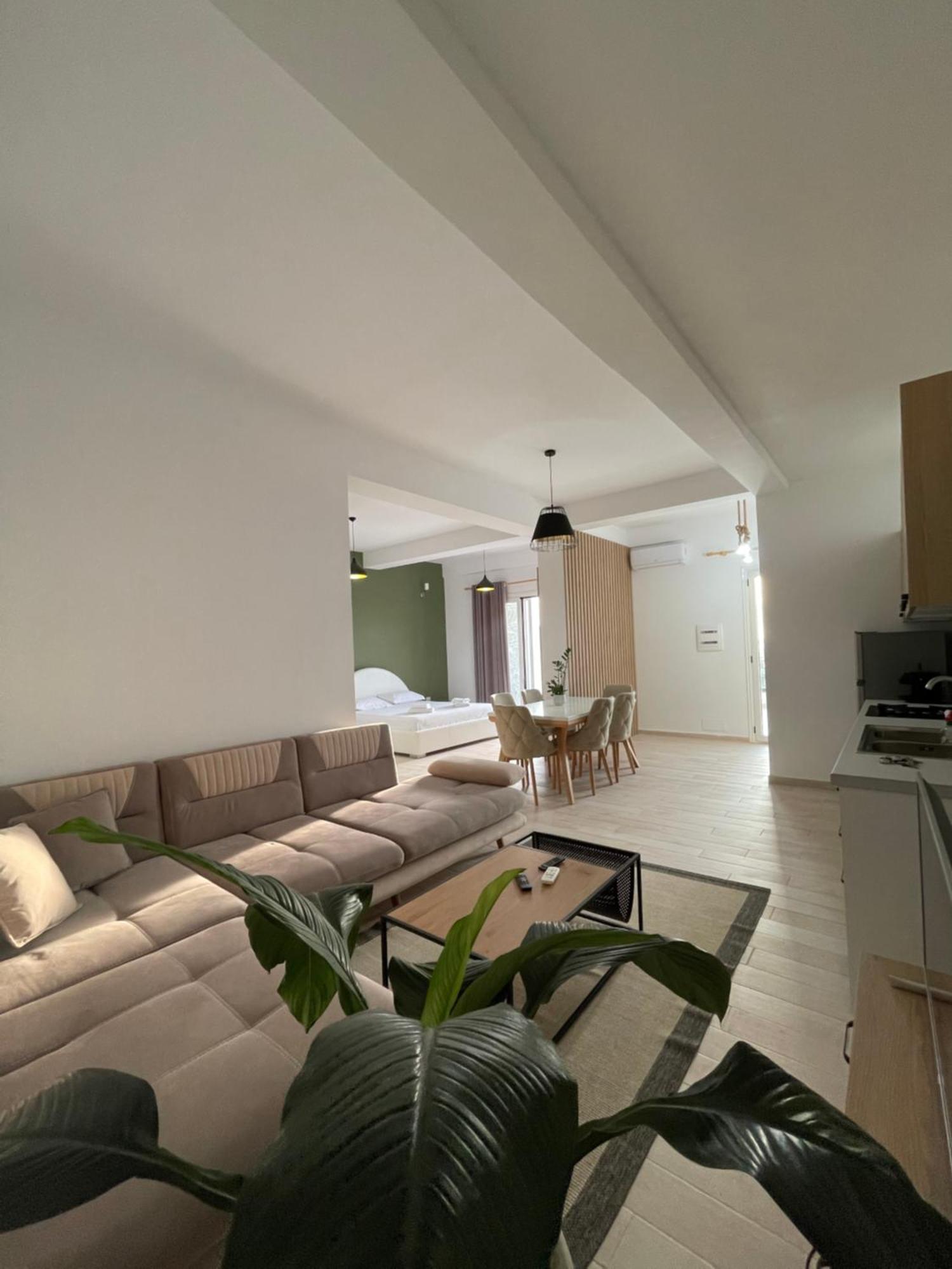Perla Luxury Apartment - Private Patio & Parking Vlore Ngoại thất bức ảnh