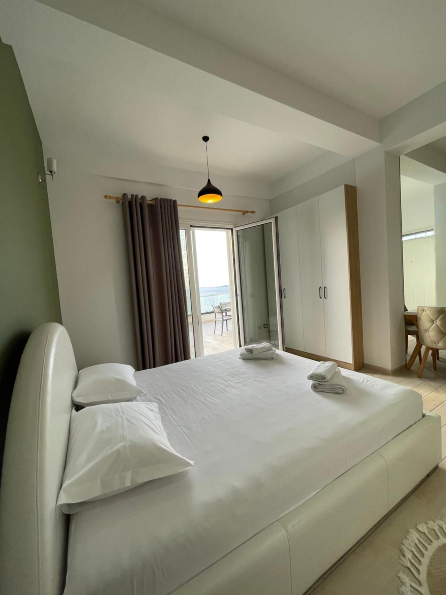 Perla Luxury Apartment - Private Patio & Parking Vlore Ngoại thất bức ảnh