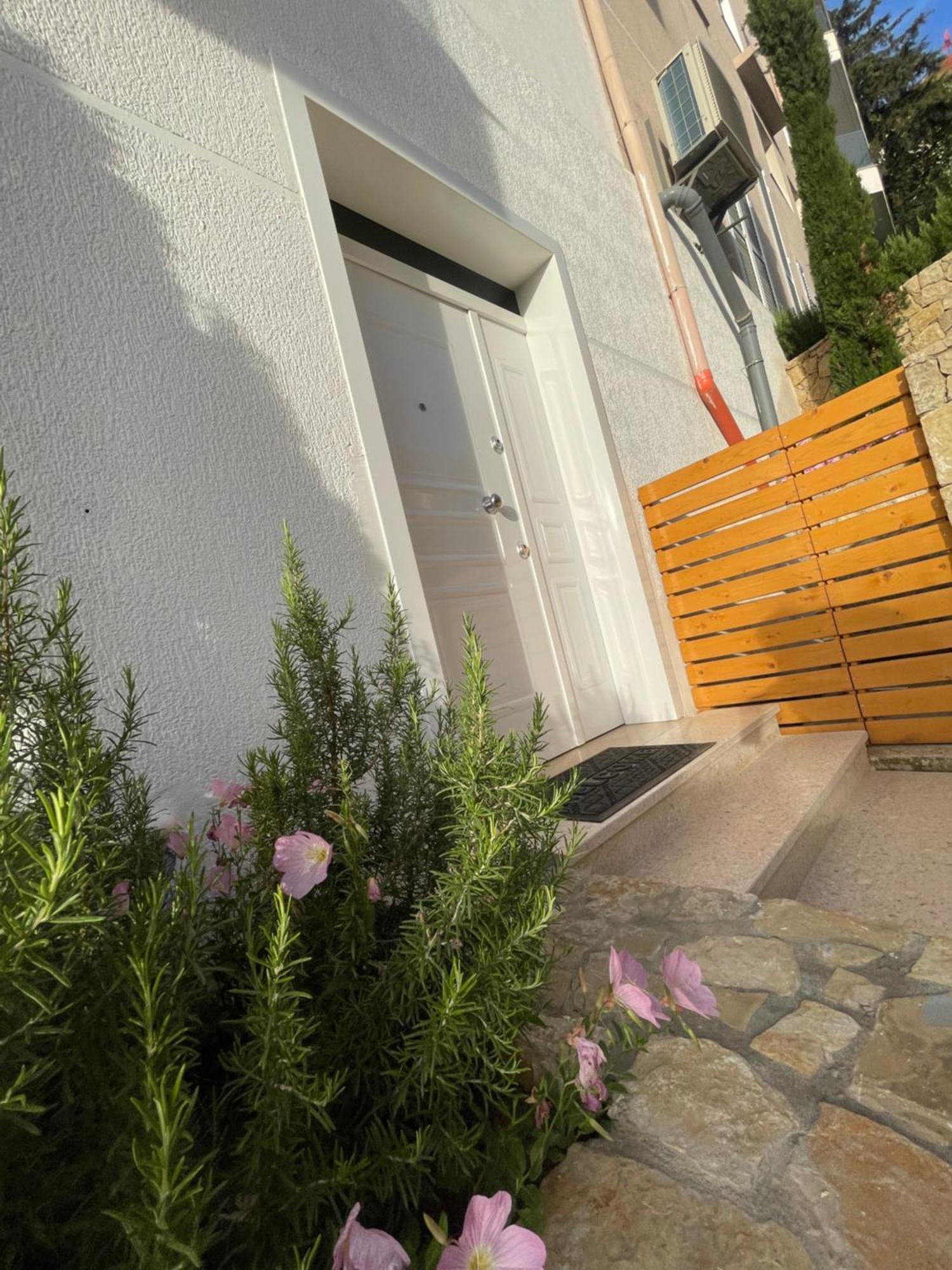 Perla Luxury Apartment - Private Patio & Parking Vlore Ngoại thất bức ảnh